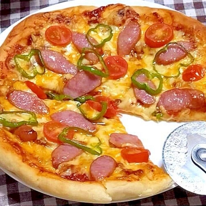 おつまみに♪ソーセージとミニトマトのピザ